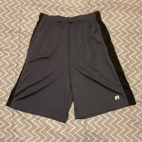 Russell Men’s At-The-Knee Athletic Shorts with drawstring / spandex waist Small - Picture 1 of 4